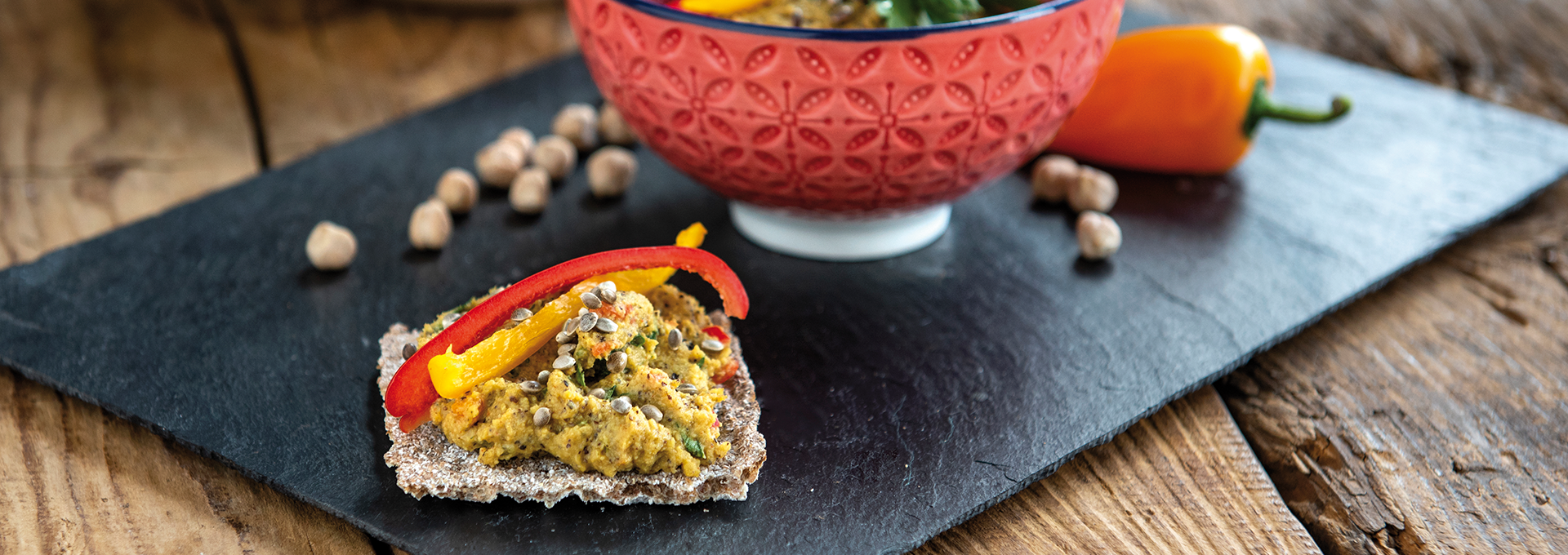 Hanf-Hummus mit Paprika und Curry